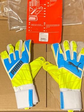 Puma EVO SPEED 1.4 Goalkeeper Soccer Gloves Light Blue/Neon Elite-Grip Size 7